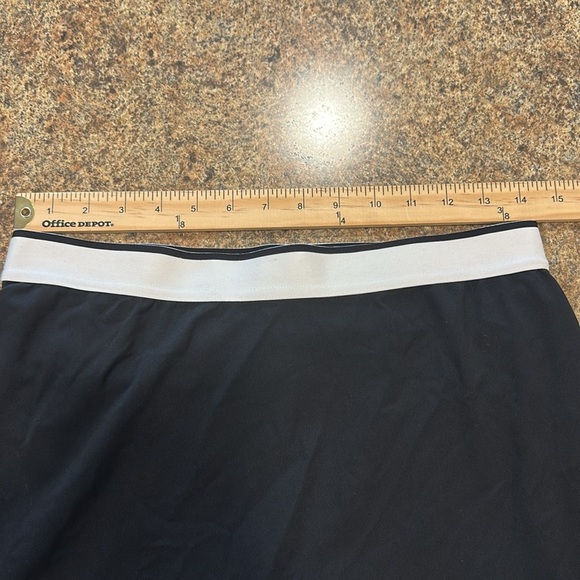Mono B Clean Lines Skort Size L Black Pull On Style White Stripe Elastic Waist - Picture 11 of 12